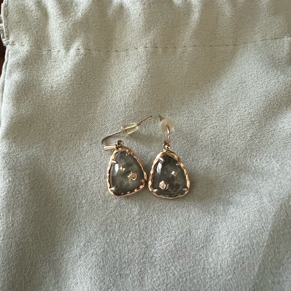 Kendra Scott earrings In rose gold